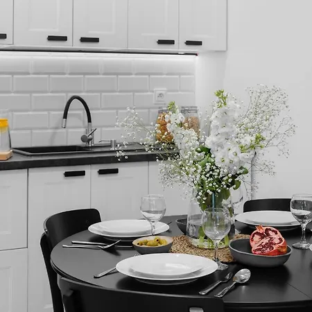 Oomph 2 Bedroom דירה