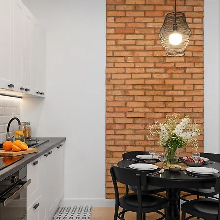 Oomph 2 Bedroom Warsaw